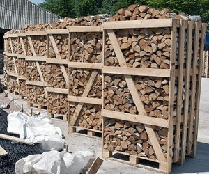 куплю сухие колотые дрова бук-ясень грн.0